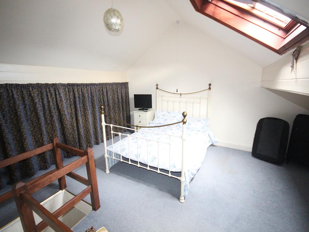 3 bedroom end terrace house For Sale in Barnoldswick - IMG_2086.jpg